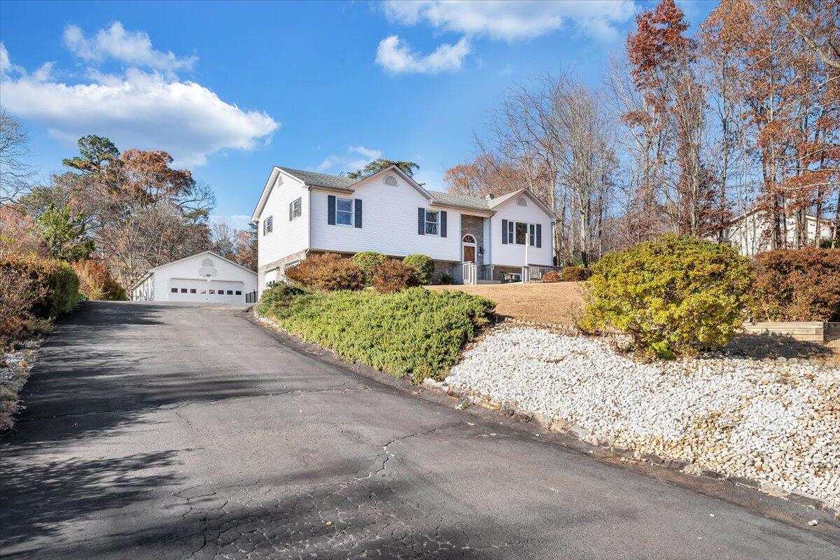 109 Barrington Ct CT  