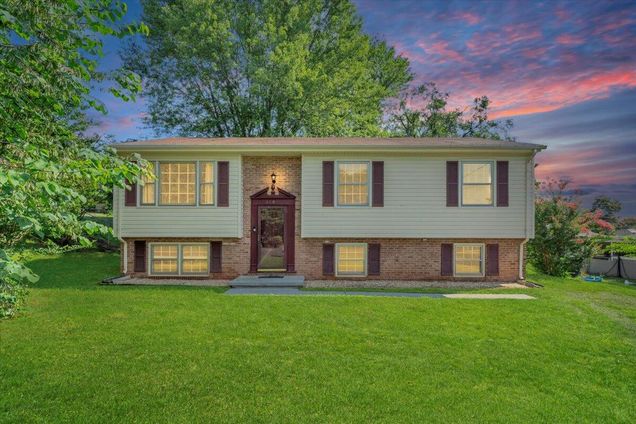 569 Holiday RD