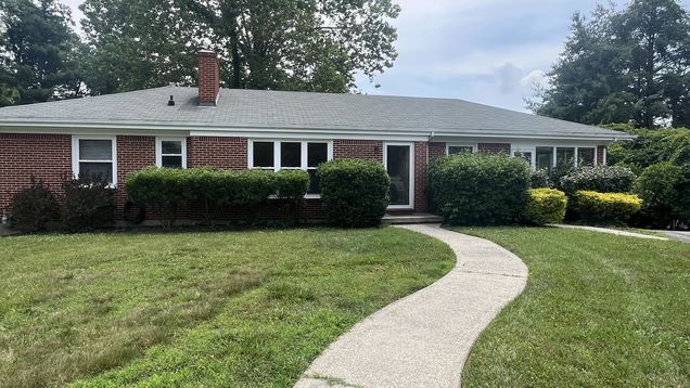 2738 Thorndale ST SW Roanoke, VA House Active - Photo 1 of 20. Opens carousel modal
