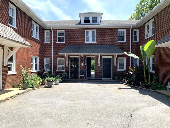 1624 Chapman AVE SW Unit B2 Roanoke, VA House Active - Photo 1 of 14. Opens carousel modal