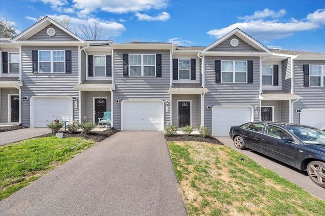 5375 Laurel Crest LN Roanoke, VA House Active - Photo 1 of 10. Opens carousel modal