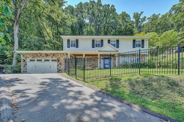 2865 Jefferson ST SW Roanoke, VA House Active - Photo 1 of 48. Opens carousel modal