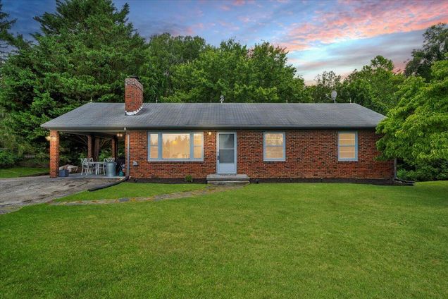 5909 Raintree RD Roanoke, VA House Active - Photo 1 of 49. Opens carousel modal