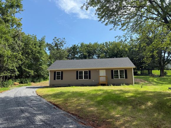 1800 Hardy RD Vinton, VA House Active - Photo 1 of 26. Opens carousel modal