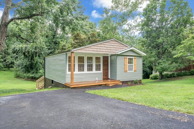 325 Raleigh AVE Vinton, VA House Active - Photo 1 of 39. Opens carousel modal