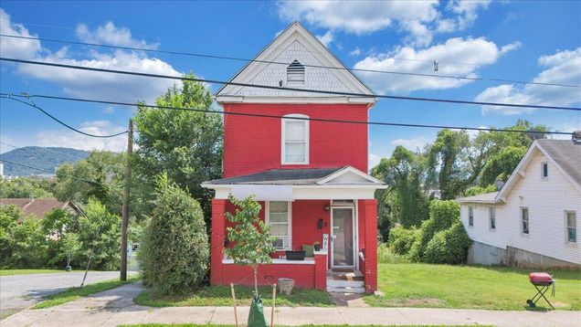 302 Patton AVE NW