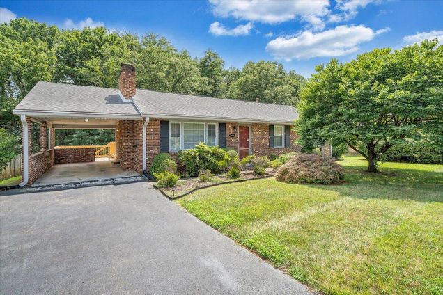 5032 Bruceton RD SW Roanoke, VA House Active - Photo 1 of 45. Opens carousel modal