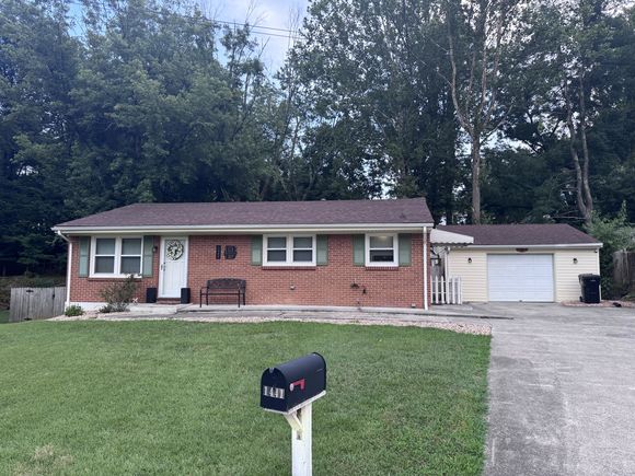 1441 Freeborn CIR