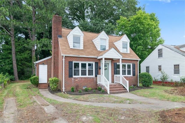 35 Suburban Parkway Hampton, VA House Active - Photo 1 of 47. Opens carousel modal