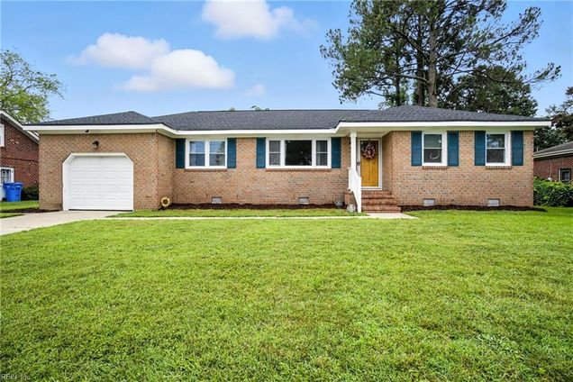 624 Whitehaven Crescent Chesapeake, VA House Active - Photo 1 of 39. Opens carousel modal