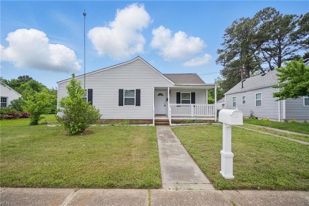331 Beechwood Avenue Norfolk, VA House Active - Photo 1 of 32. Opens carousel modal