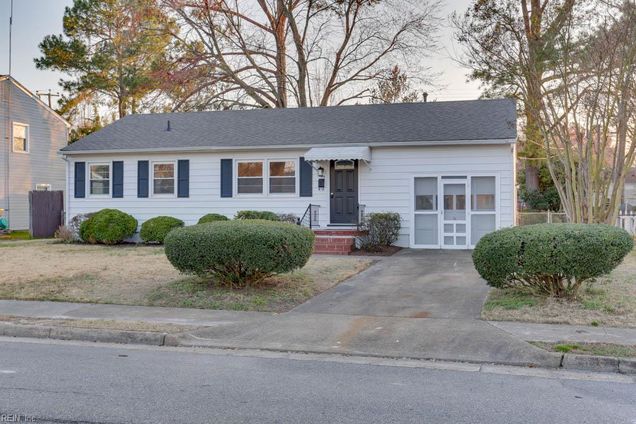 104 Clemwood Parkway Hampton, VA House Active - Photo 1 of 34. Opens carousel modal