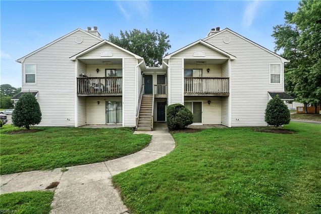 1716 Rock Bridge Mews Unit D Chesapeake, VA House Active - Photo 1 of 27. Opens carousel modal