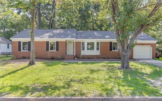 1625 Hydenwood Crescent