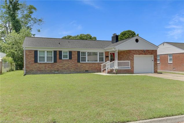 29 Saint Albans Drive Hampton, VA House Active - Photo 1 of 13. Opens carousel modal