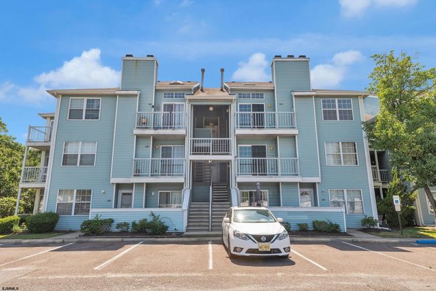 303 Heather Croft Egg Harbor Township, NJ Condo Active - Photo 1 of 31. Opens carousel modal