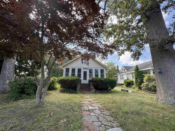 921 Oak Grove