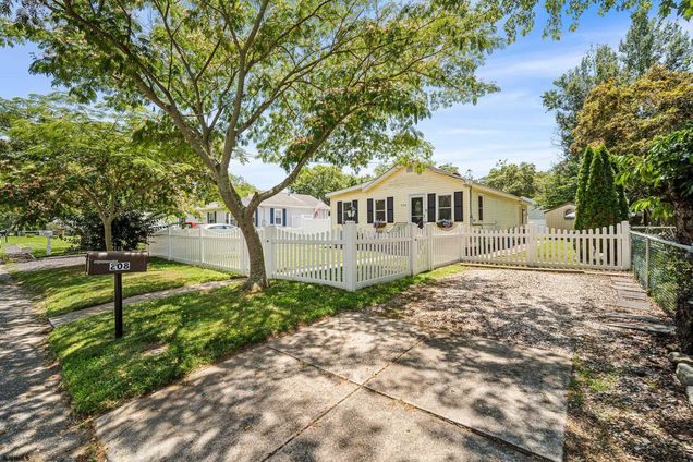 208 Texas Ave