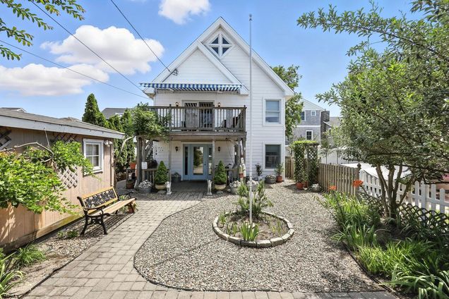 319 E Seaspray Rd