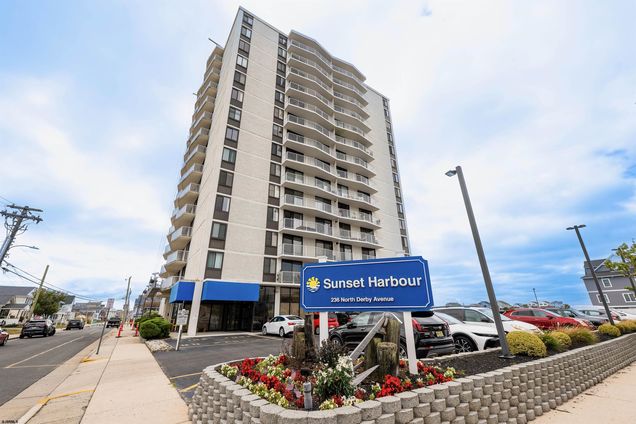 236 N Derby Unit 1005