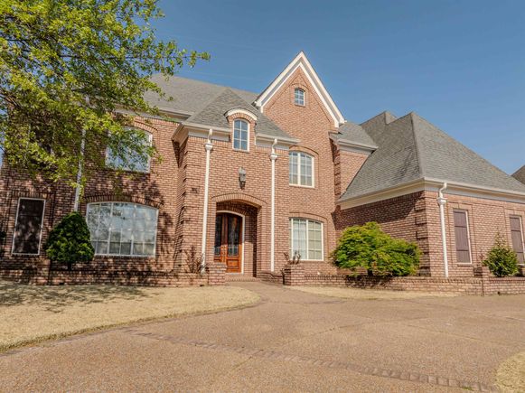 1042 Woodland Ridge Dr