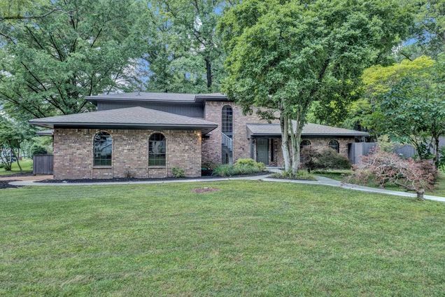 2357 Thornwood Ln Memphis, TN House Active - Photo 1 of 39. Opens carousel modal
