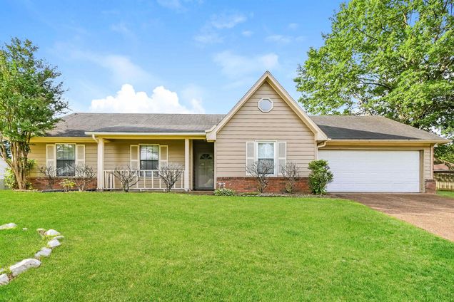 6583 Shaker Ln E Memphis, TN House Active - Photo 1 of 16. Opens carousel modal