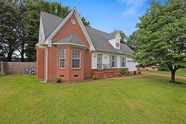 56 Braddock Pl