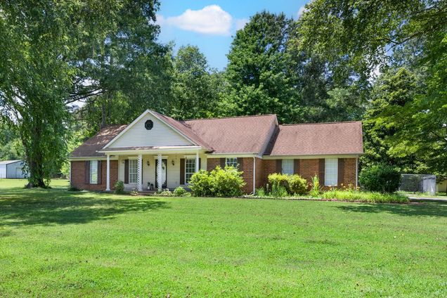 5015 Eagles Nest Ln