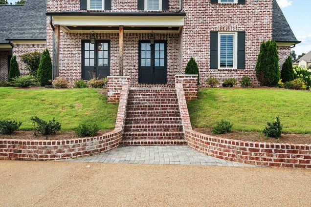 4686 Crystal Springs Cv Olive Branch, MS House Active - Photo 1 of 39. Opens carousel modal