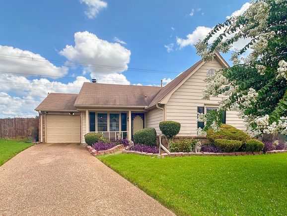 4664 S Amanda Oaks Cir Memphis, TN House Active - Photo 1 of 23. Opens carousel modal