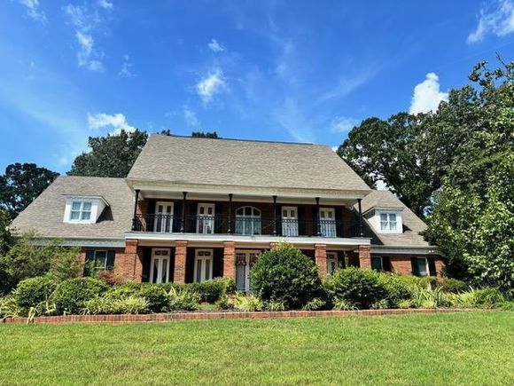 9551 Fox Hill Cir S Germantown, TN House Active - Photo 1 of 14. Opens carousel modal