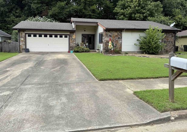 2333 Curbertson St Bartlett, TN House Active - Photo 1 of 9. Opens carousel modal