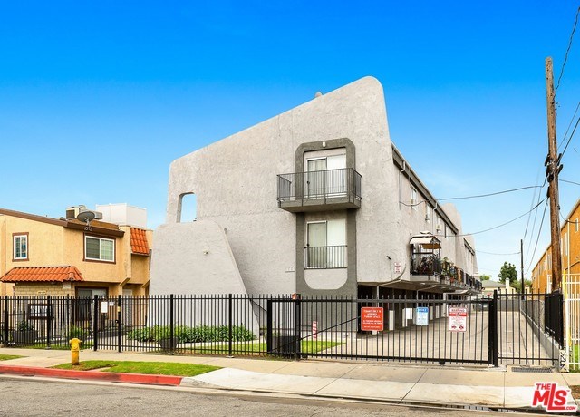 411 W Lohart Ave  