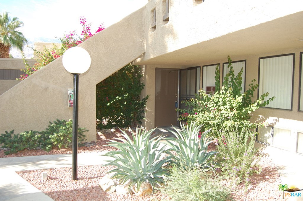 445 Bradshaw Ln  