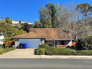 5345 Vickie Dr