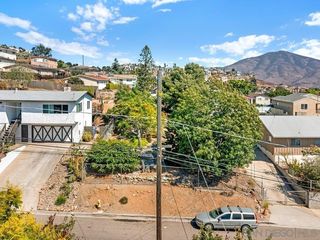Ramona Ave