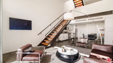 1011 N Orange Grove Avenue Unit 4