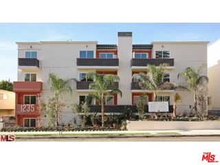 1235 Granville Avenue Unit 102