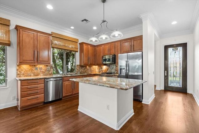 80555 Avenida San Fernando