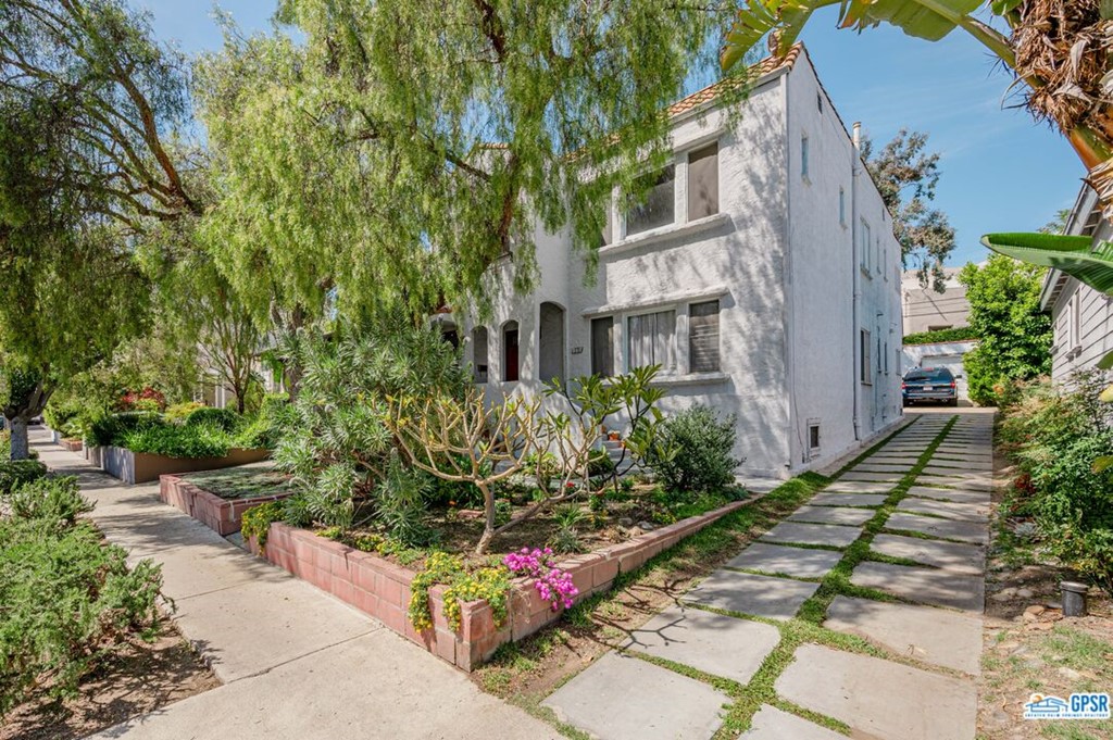 8617 RUGBY DR