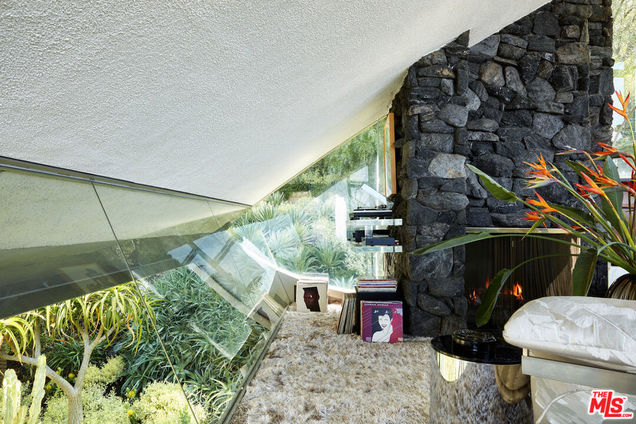 7436 Mulholland Dr Los Angeles Ca 90046null