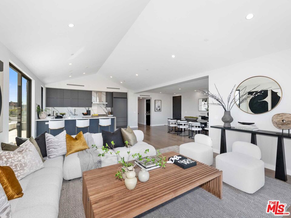 1017 N Croft Ave Unit Ph 1  