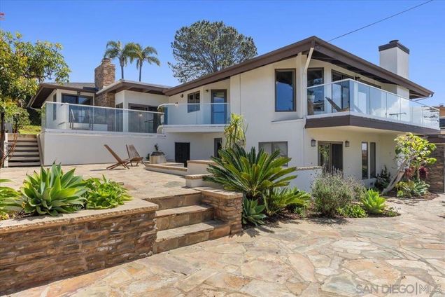 1141 Luneta Drive