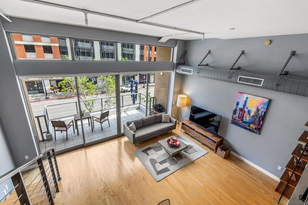 575 6th Ave Unit 207