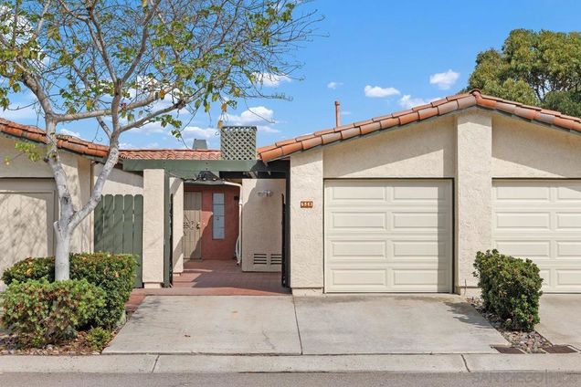 6843 Fashion Hills Blvd