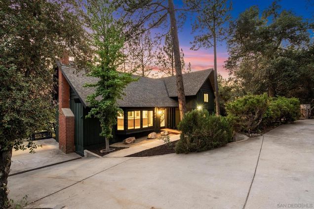 8648 Valley View Trail