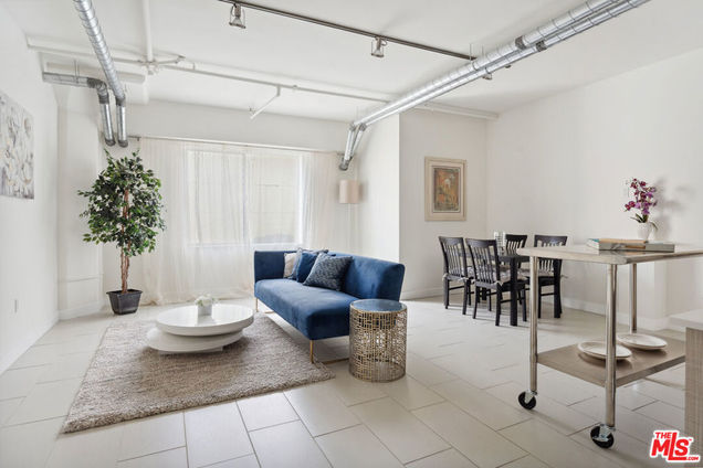 939 S Broadway Unit 6M
