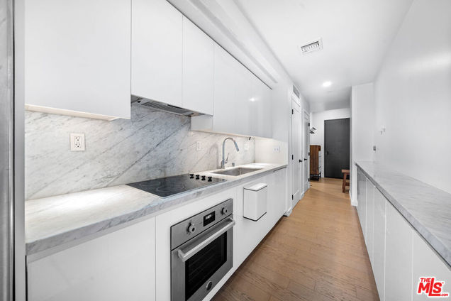 1050 S Grand Avenue Unit 1106 Los Angeles, CA Condo Active - Photo 1 of 35. Opens carousel modal