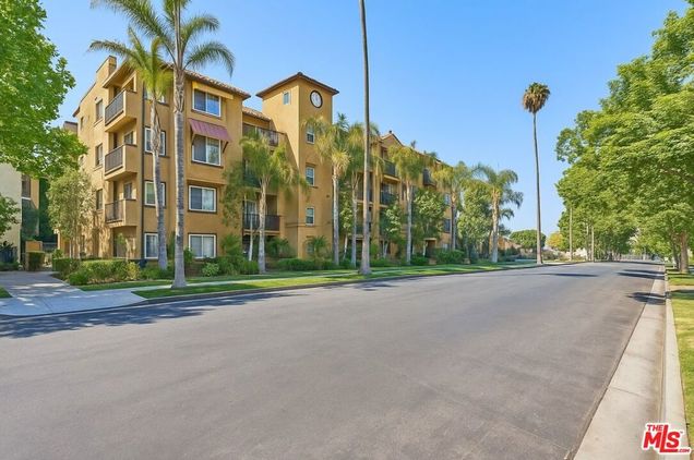 1401 S St Andrews Place Unit 407 Los Angeles, CA Condo Active - Photo 1 of 19. Opens carousel modal